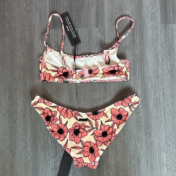 Floral velvet with normal bottom swimsuit set. - Picture 10 of 14